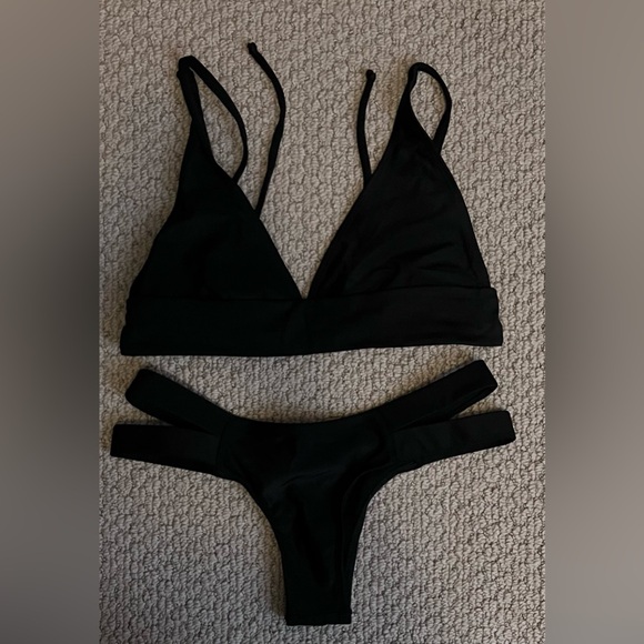 Pakaloha Black Bikini Sleek Swimwear - Picture 1 of 2